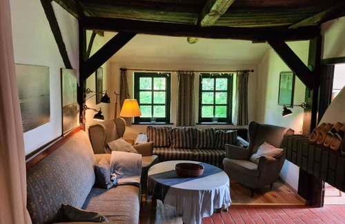 Sehestedt Other | Sehestedt farmhouse with large plot of land directly behind the dyke