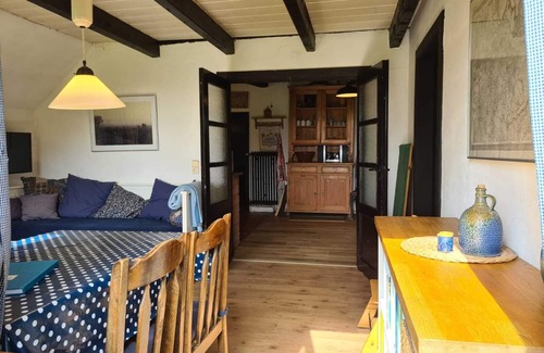 Sehestedt Other | Sehestedt farmhouse with large plot of land directly behind the dyke