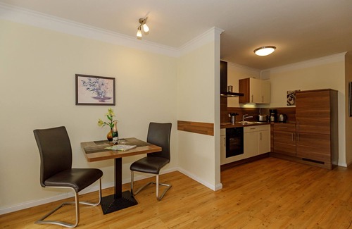 Alt Gaarz Apartment | Sehr Gemütliche 2-raum-ferienwohnung mit Terrasse, 300 m bis zum Strand