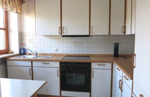 Burgkirchen an der Alz Apartment | Sehr ruhige Ferienwohnung mit 2 separaten Schlafzimmern, 75 qm