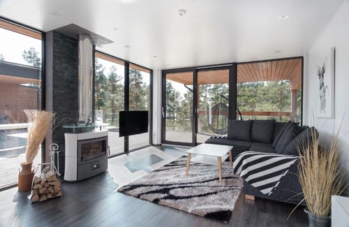 Taivassalo Villa | Seija's Modern Secluded Villa with Jacuzzi & Sauna
