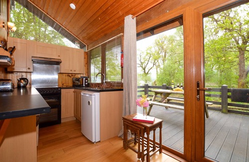 Taynuilt Ski Chalet | Seil Log Cabin - sleeps 5 guests in 2 bedrooms