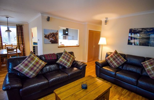 West Laroch Cottage | Seil - sleeps 6 guests in 3 bedrooms