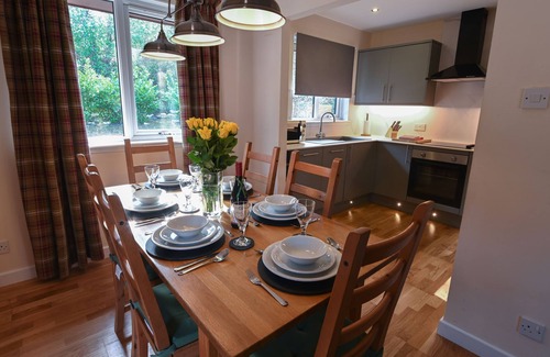 West Laroch Cottage | Seil - sleeps 6 guests in 3 bedrooms