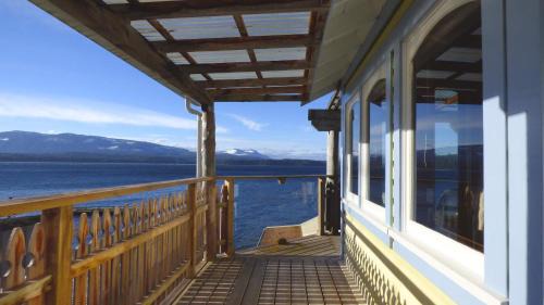 Alert Bay Hotel | Seine Boat Inn