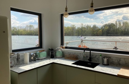Vaux-sur-Seine Boat Rental | SeineHouse - Floating house (⚓HouseBoat ⚓) - Magical stay on the water