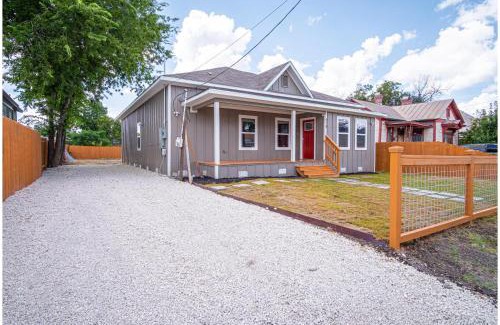 Near East Side House | Seize the Moment 4BR3BA Gem w Downtown Views