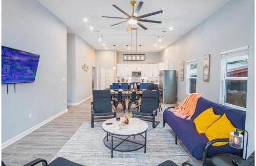 Near East Side House | Seize the Moment 4BR3BA Gem w Downtown Views