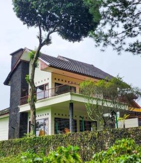 Karanganyar Villa | Sejuk Village
