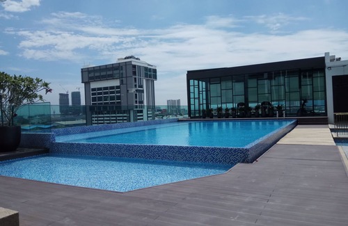 Shah Alam Condo | Sek.16 condo. Fully aircond. Beside KTM station, with hypermart & laundry below