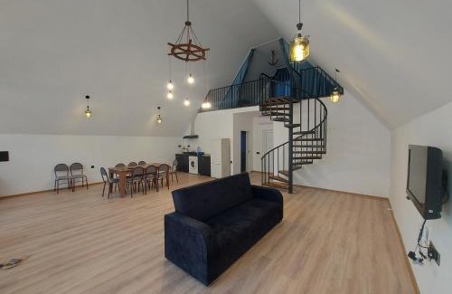 Sheki Ski Chalet | Seki gunluk Titanic aframe ev