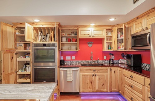 Buchanan County Bed & Breakfast | Selah Hills Ranch Off grid sustainable homestead 3 Bd 3 Ba 1/2 hour north of KC