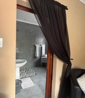 Nigel House | Seldre Guest House