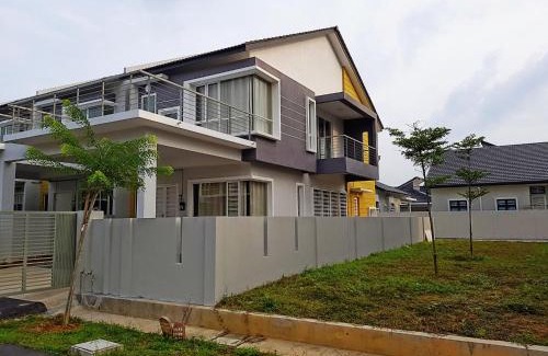 Sungai Badau House | Selendang In Krubong Near Std Hang Jebat, MITC & UTEM