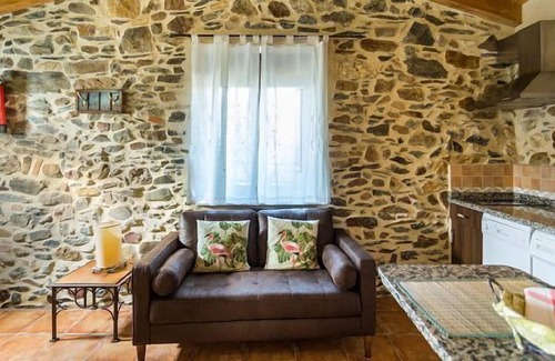 Aldeanueva de la Sierra Cottage | Self catering Los Monteros for 2 people