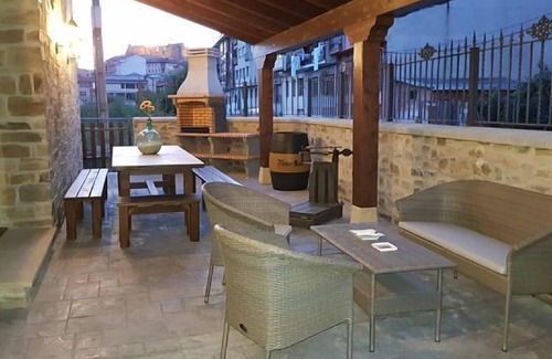 San Leonardo de Yague Cottage | Self catering La Puerta del Rio Lobos for 10 people