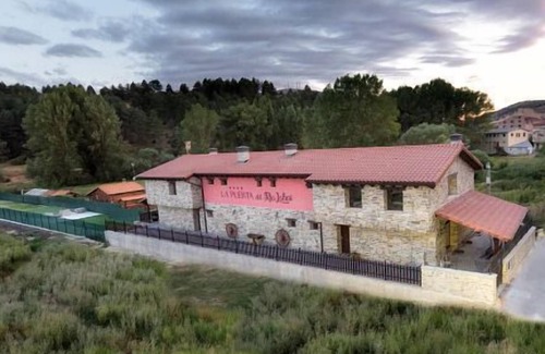 San Leonardo de Yague Cottage | Self catering La Puerta del Rio Lobos for 10 people