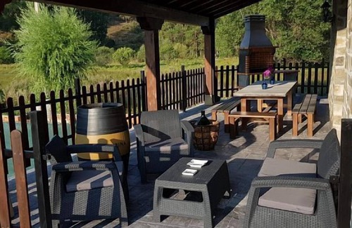 San Leonardo de Yague Cottage | Self catering La Puerta del Rio Lobos for 10 people