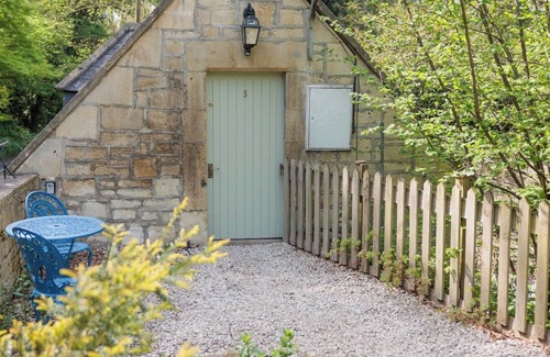 Box Apartment | Self catered Coach House near Bath, sleep 4 with private entrance, marble bathroom, parking, Wifi