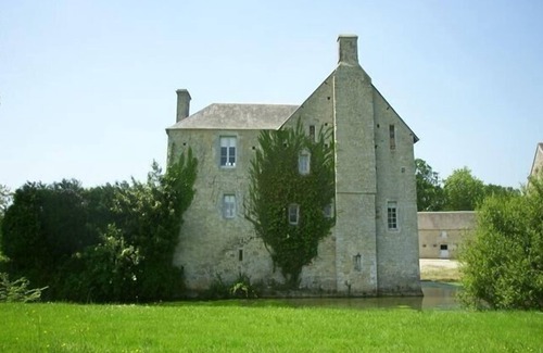 Mandeville-en-Bessin House | Self catering Gite in XVIth house near Bayeux and the Beaches for up to 10 pers