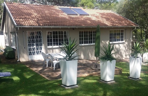 Greater Johannesburg Metropolitan Area Cottage | Self Catering 2 Bed 2 Bath apartment cottage