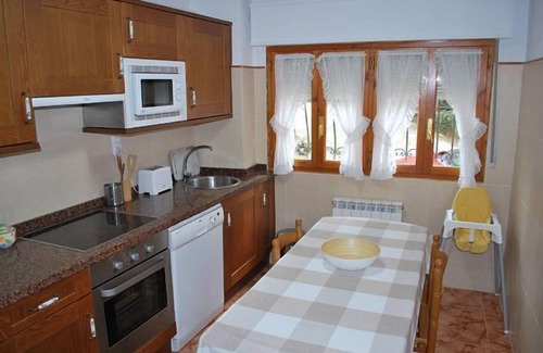 Soto de Cangas Apartment | Self catering Aptos rurales Camino Picos de Europa for 6 people