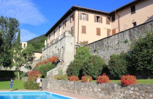 Villanuova sul Clisi Apartment | Self Catering Apartment In A Beautiful 16th Century Building