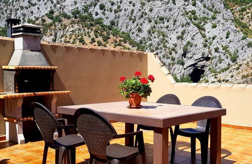 Benaojan Ski Chalet | Self catering Casitas Cueva del Gato for 4 people