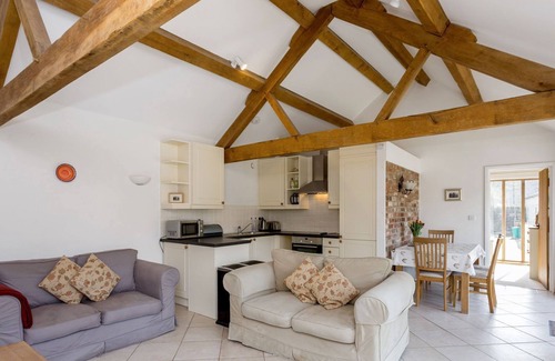Shellingford Cottage | Self catering Cotswold holiday accommodation within easy reach of Oxford - Blossom Barn