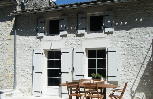 Nieul-les-Saintes House | self-catering holiday home