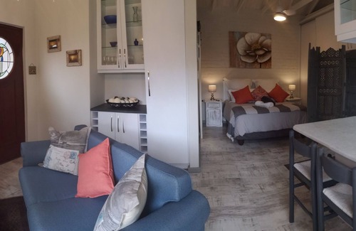 Plumstead Apartment | Self Catering Fully Equipped Cottage set in a leafy suburb