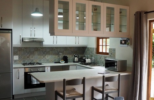 Plumstead Apartment | Self Catering Fully Equipped Cottage set in a leafy suburb