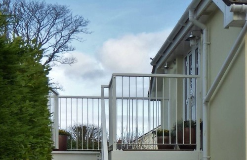 Woolsery Apartment | Self catering apartment for 2 + cot - dog friendly, near Bideford, North Devon
