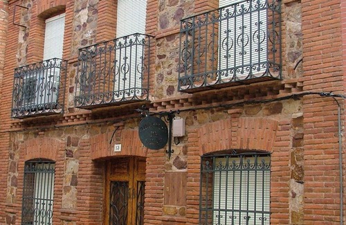 Navalpino Cottage | Self catering La Cerquilla del Médico for 10 people