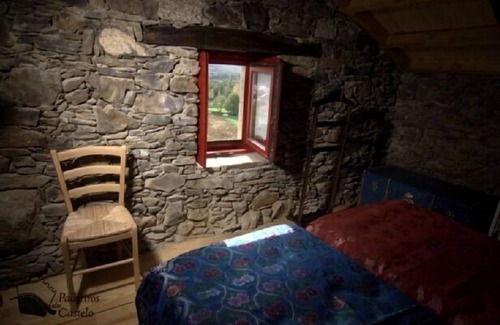 Sabugal e Aldeia de Santo Antonio Cottage | Self catering Palheiros do Castelo for 2 people