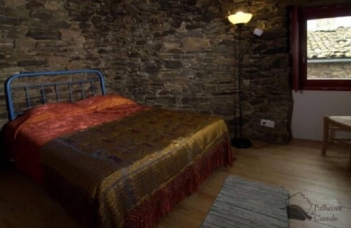 Sabugal e Aldeia de Santo Antonio Cottage | Self catering Palheiros do Castelo for 2 people