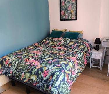 Caversham Apartment | Self Check-in Micro Studio for max 2 guests in Central location RG4 with your own Kitchenette Bathroom Parking and Shared Garden