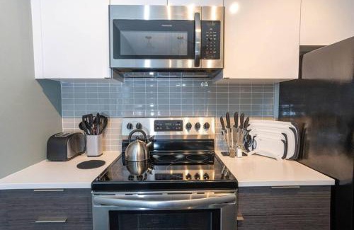 Hilltop Apartment | Self Check-in-washer-dryer-4ksmart Tv-king Bed-gym