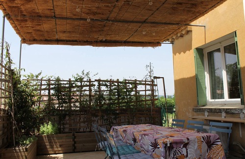 Saint-Julien-de-Peyrolas Apartment | Self-contained apartment with Jacuzzi and terrace, near the Ardèche gorges