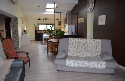 Villemur-sur-Tarn Apartment | Self-contained apartment in large house with swimming pool, guaranteed peace and quiet