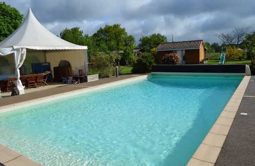 Villemur-sur-Tarn Apartment | Self-contained apartment in large house with swimming pool, guaranteed peace and quiet