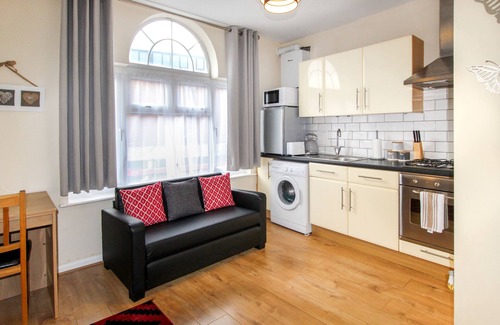 High Wycombe Apartment | Self-contained 1 bed apartment Town Center High Wycombe