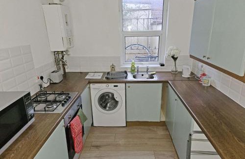 Easton House | Self-Contained 1BR Flat with Free Parking & WiFi