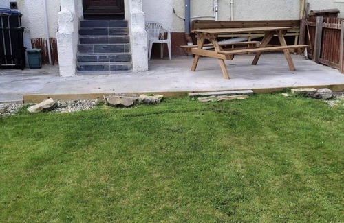 Galston House | Self Contained 2 Bedrooms House Free Parking