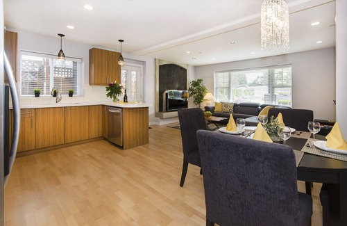 Port Coquitlam House | Self Contained Beautiful 2 Bedroom /2 Bathroom Suite in Port Coquitlam
