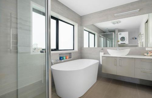 Blackmans Bay Apartment | Self Contained Beach View Apartment