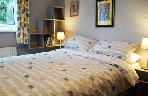 Wantage Apartment | Self contained cosy Annexe, with patio, and privacy guaranteed.