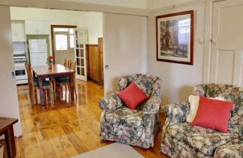 Euroa Cottage | Self contained cottage close to everything