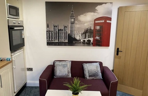 Leyton House | Self-contained flat with shared entrance and stairway