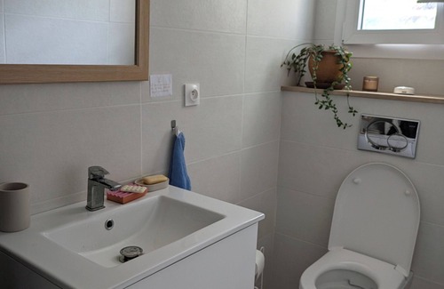 Conde-sur-Vesgre Bed & Breakfast | Self-contained room in the countryside